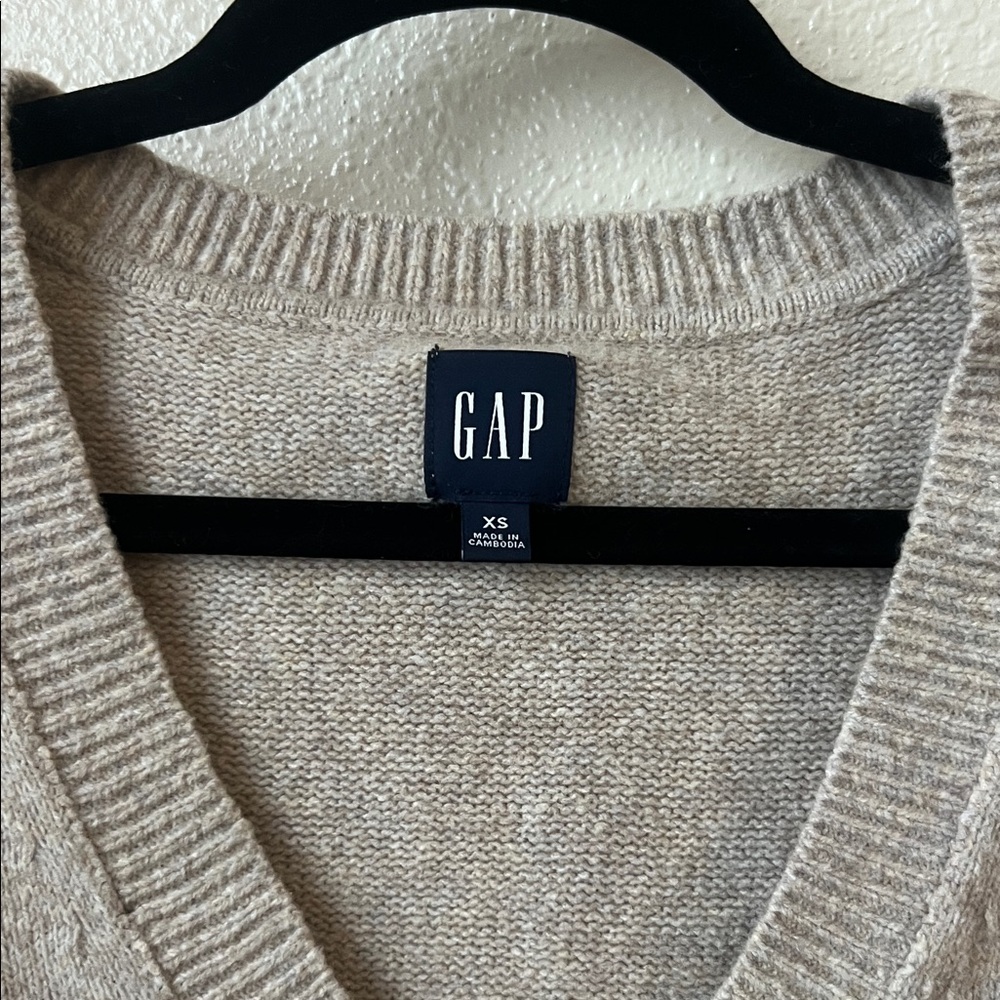 GAP Women's V-Neck Sweater Vest in Light Beige - Picture 2 of 3